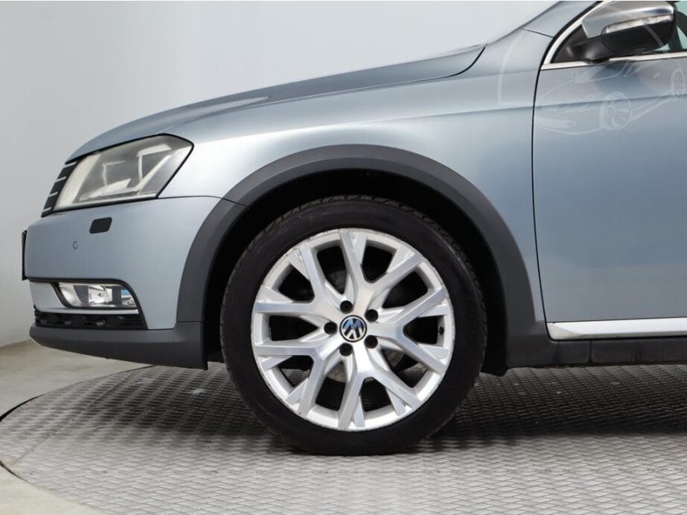 2013 Volkswagen PASSAT - 13