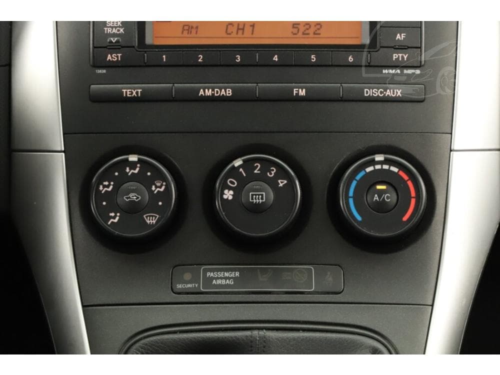 2011 Toyota AURIS - 25
