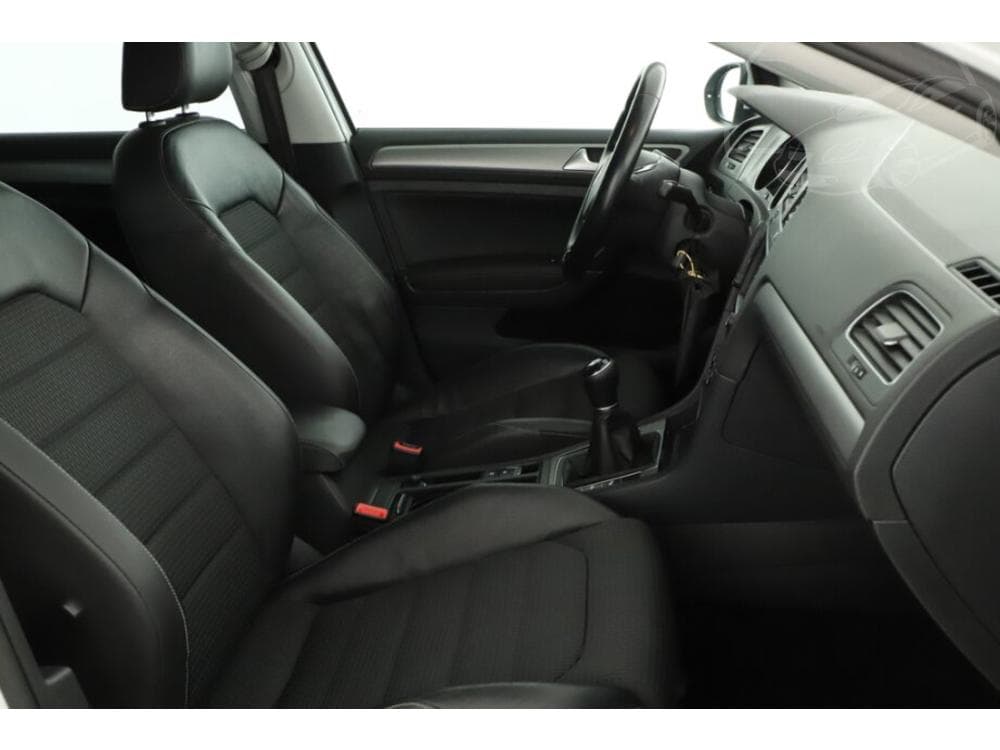 2016 Volkswagen GOLF - 25