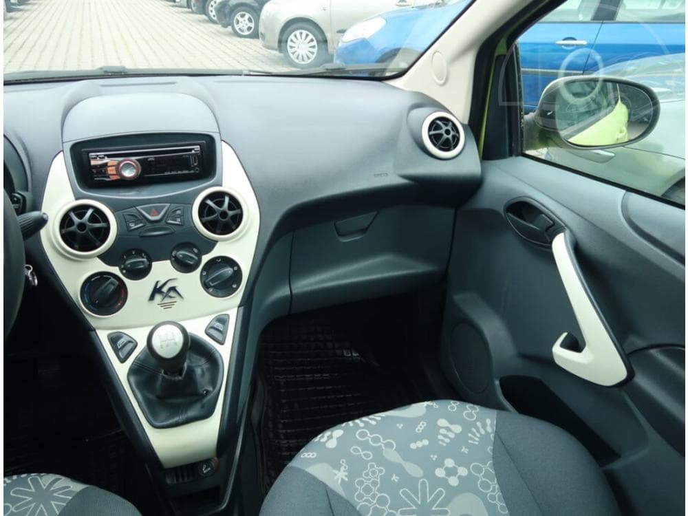 2011 Ford KA - 22