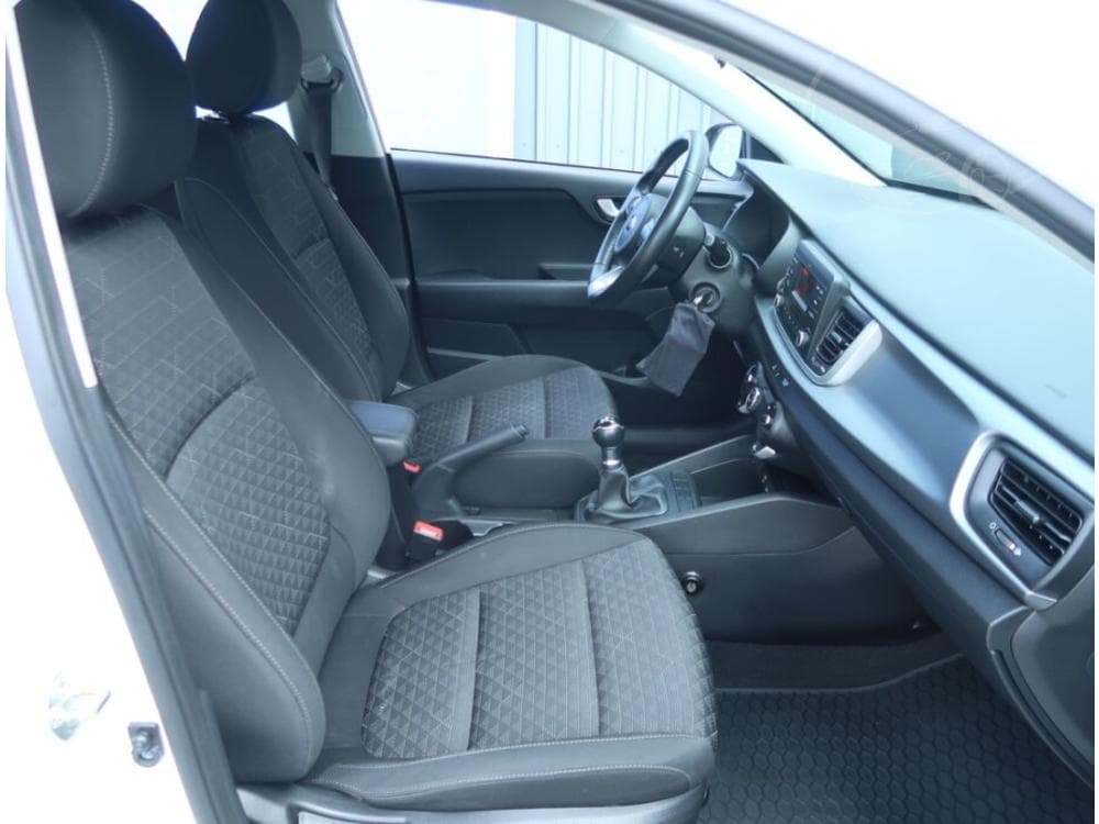 2020 Kia RIO - 17