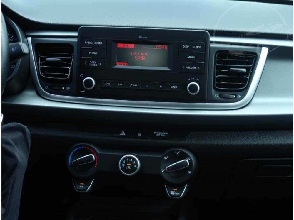 2020 Kia RIO - 23