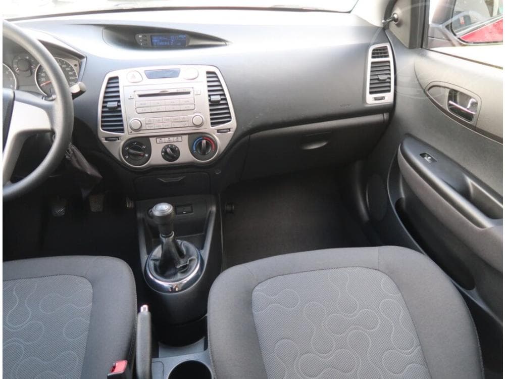 2010 Hyundai i20 - 8