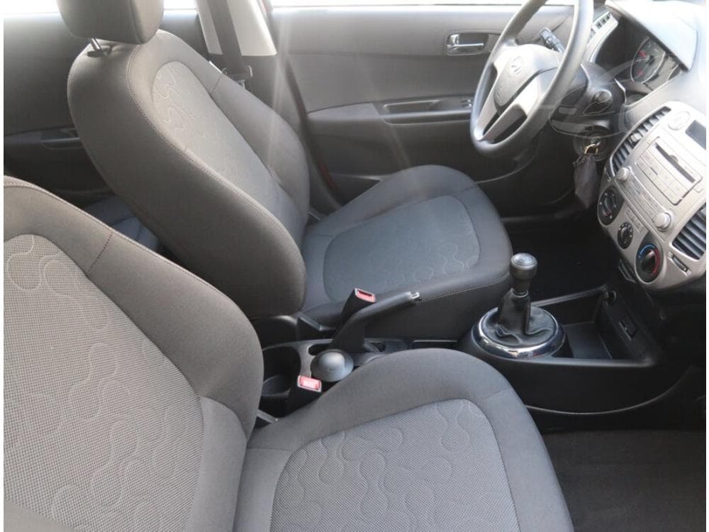 2010 Hyundai i20 - 9
