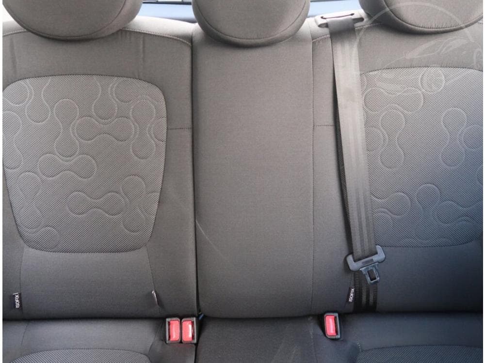 2010 Hyundai i20 - 10