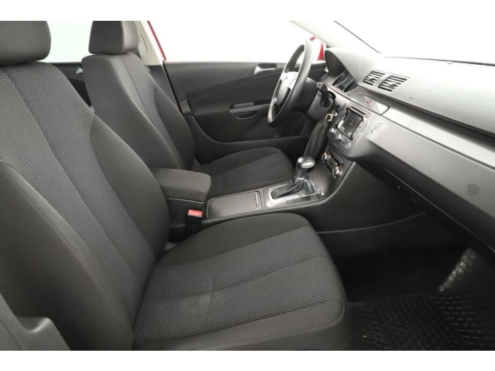 2010 Volkswagen PASSAT - 19