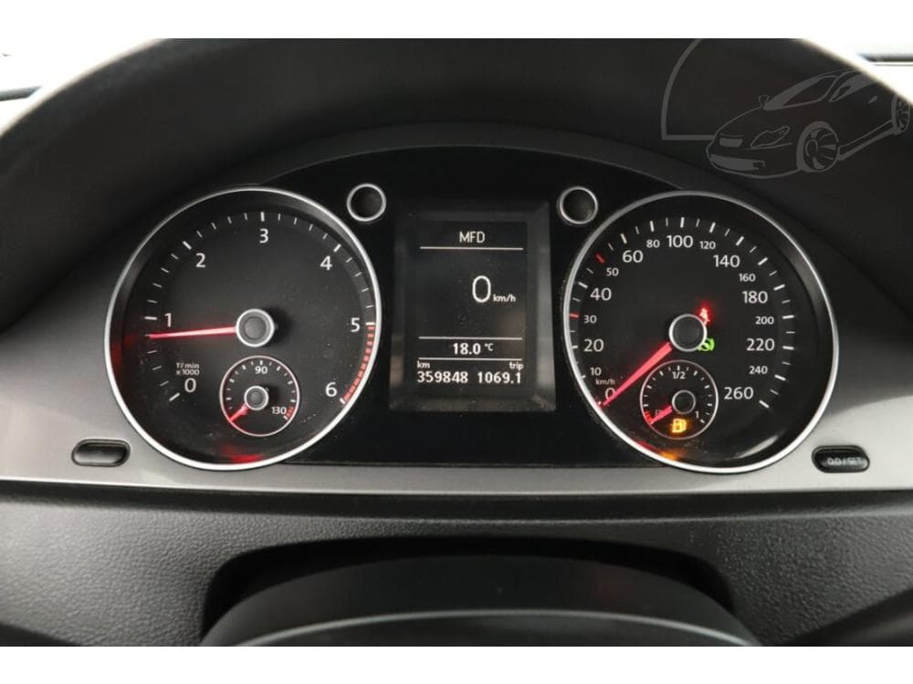 2010 Volkswagen PASSAT - 25