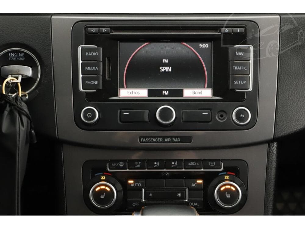 2010 Volkswagen PASSAT - 31