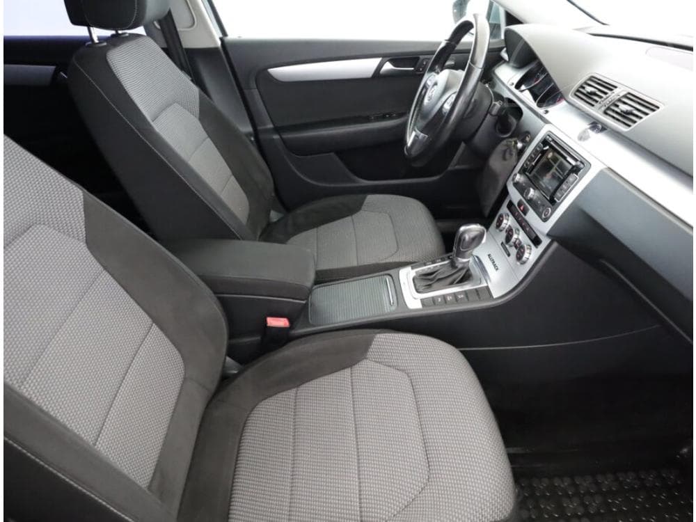 2013 Volkswagen PASSAT - 13