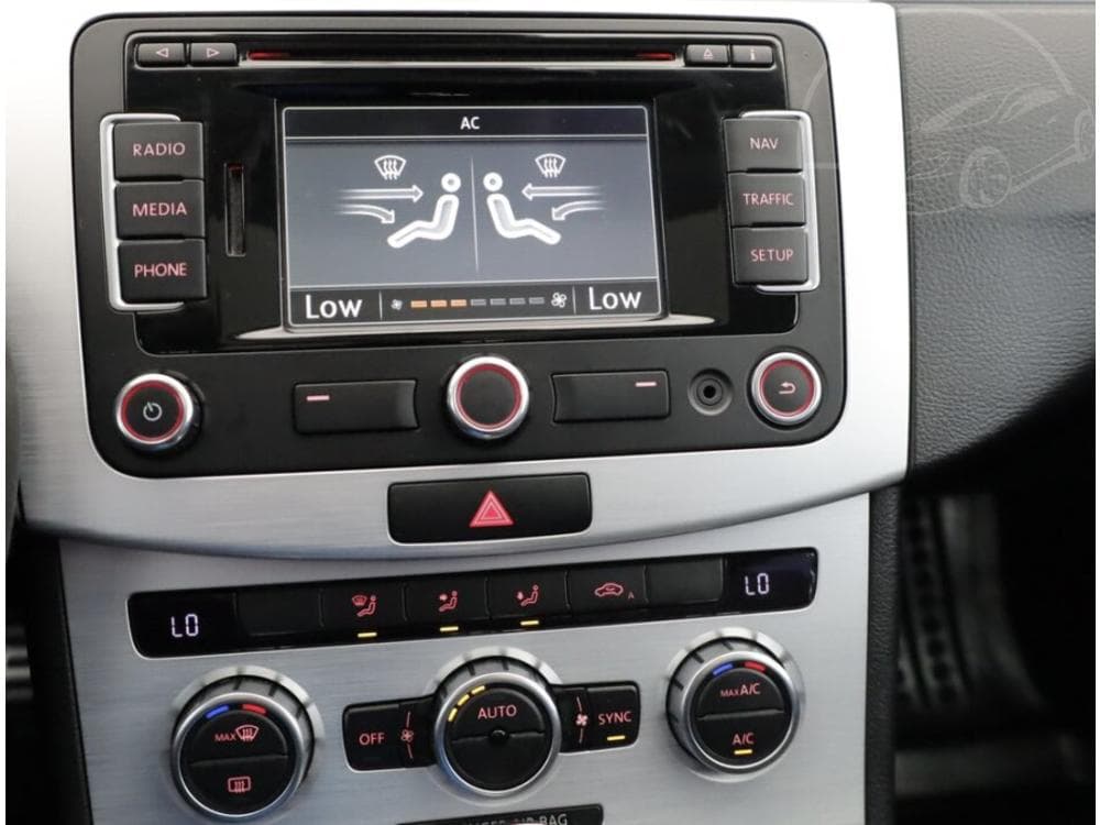 2013 Volkswagen PASSAT - 19