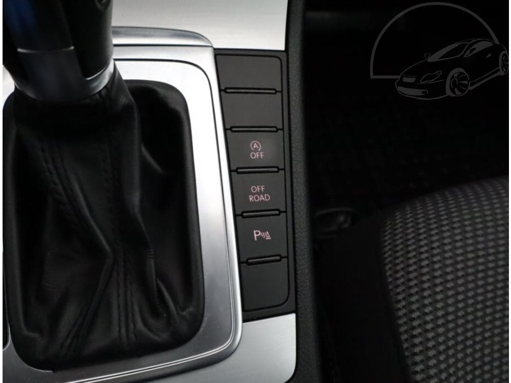 2013 Volkswagen PASSAT - 25