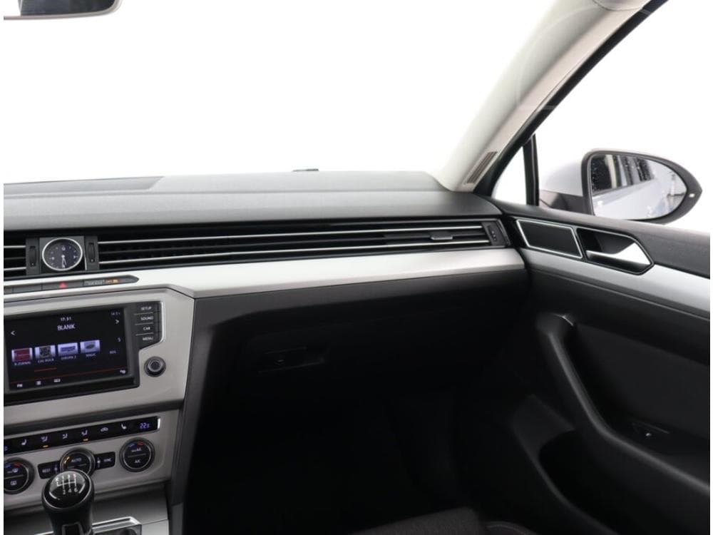 2015 Volkswagen PASSAT - 8