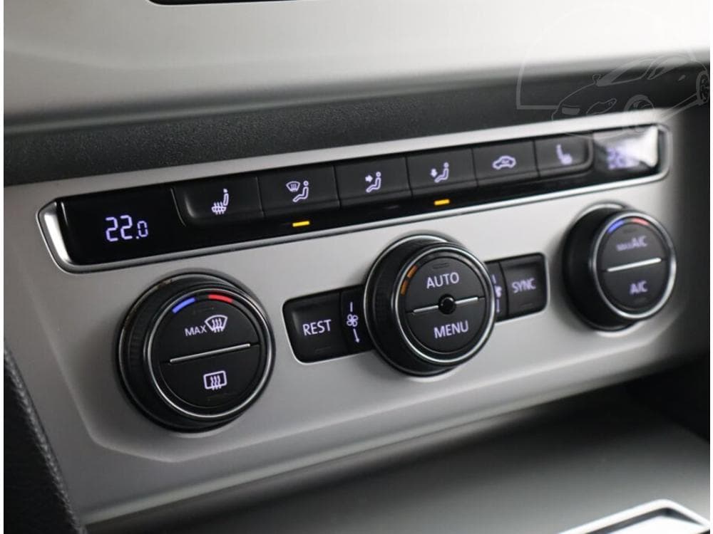 2015 Volkswagen PASSAT - 12