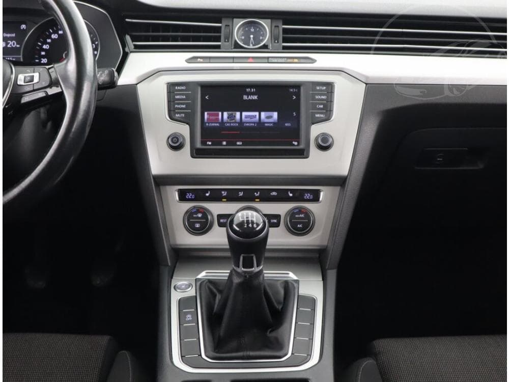 2015 Volkswagen PASSAT - 14