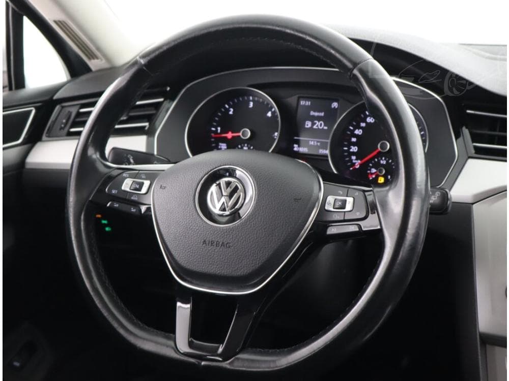 2015 Volkswagen PASSAT - 15