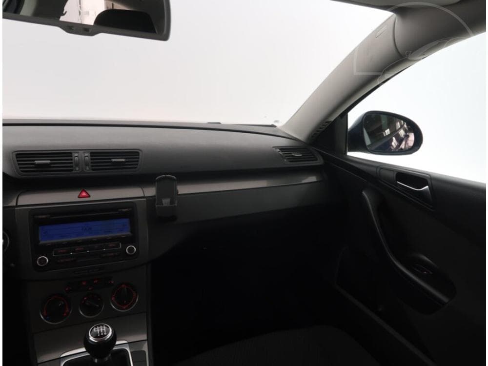2009 Volkswagen PASSAT - 8