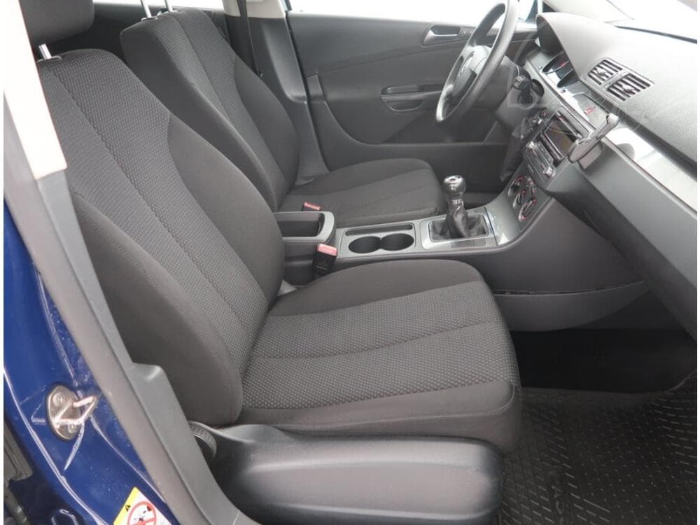 2009 Volkswagen PASSAT - 9