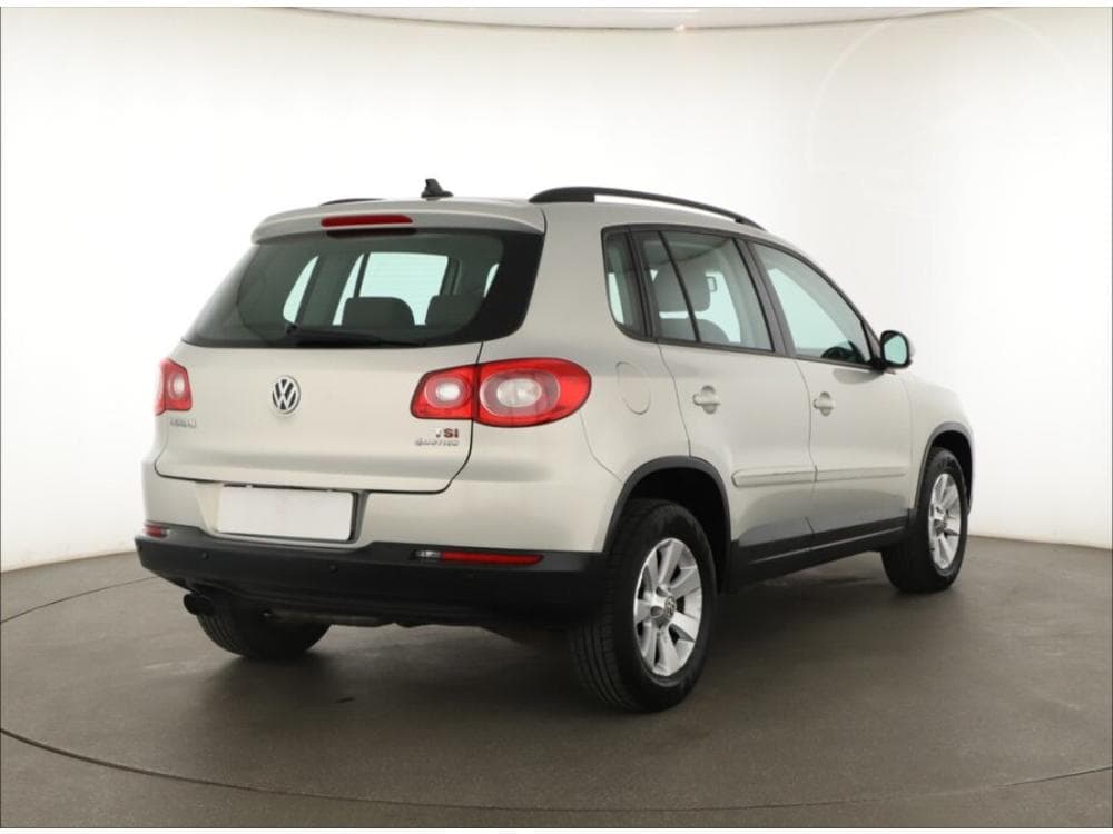 2010 Volkswagen TIGUAN - 9