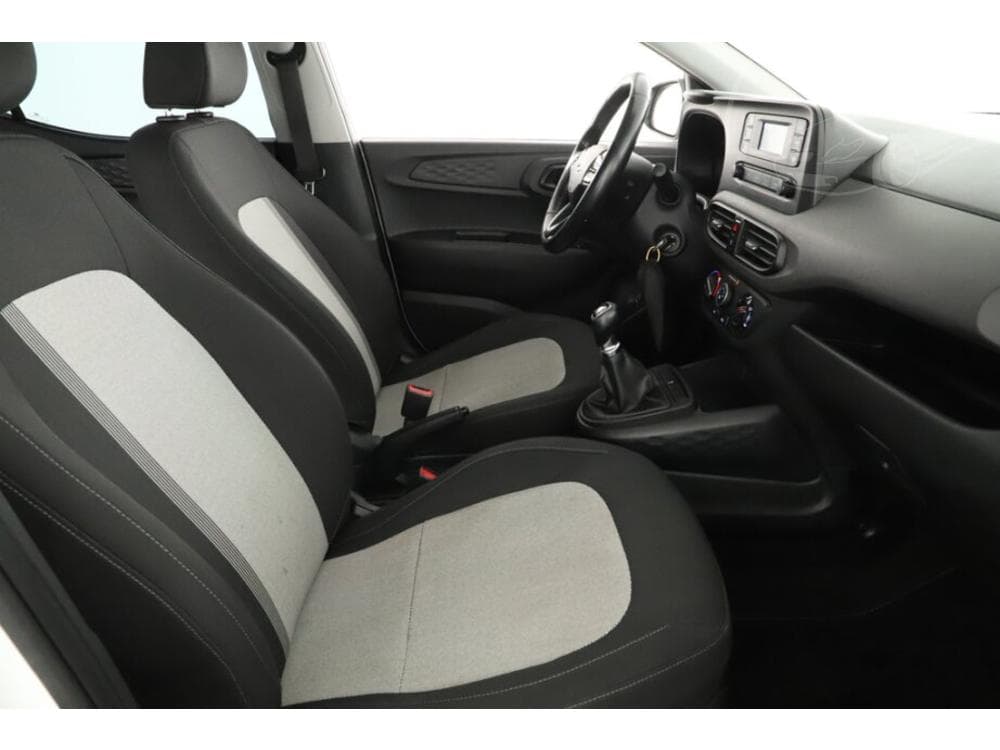 2021 Hyundai i10 - 13