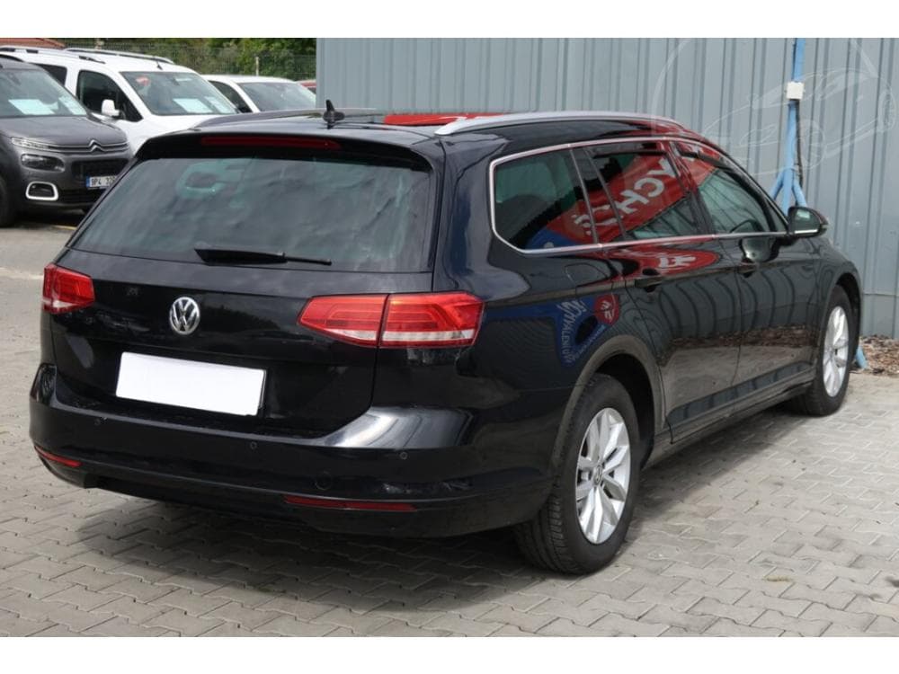 2016 Volkswagen PASSAT - 9