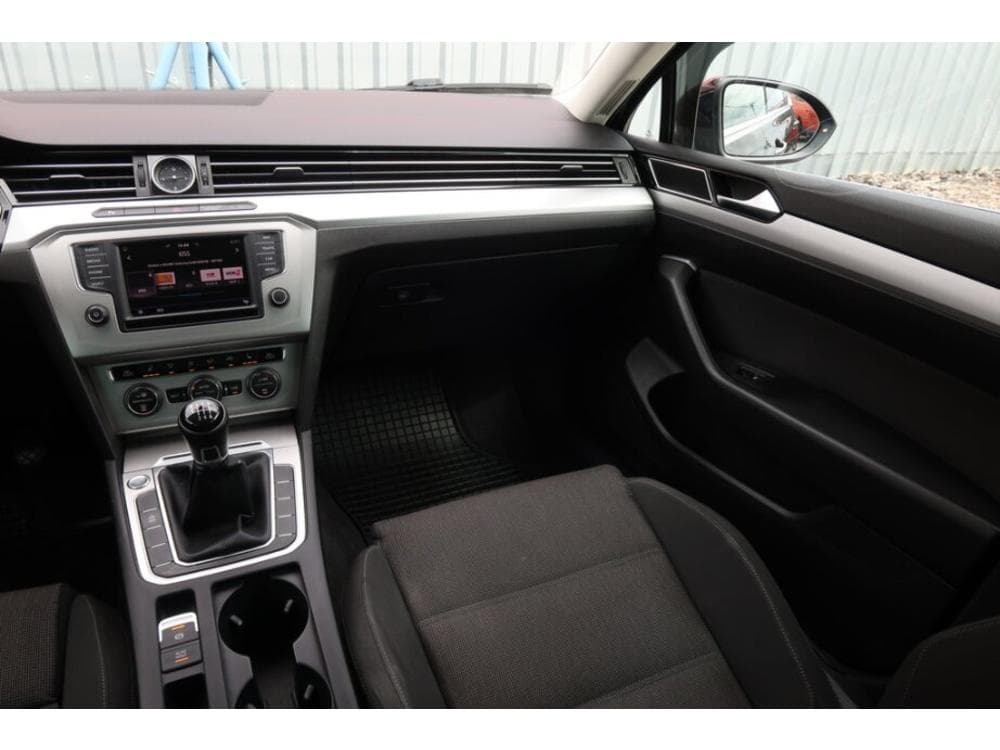 2016 Volkswagen PASSAT - 15