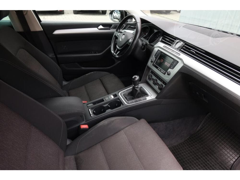 2016 Volkswagen PASSAT - 17