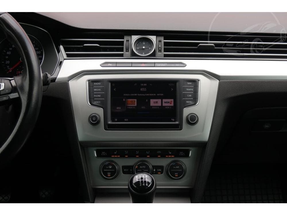 2016 Volkswagen PASSAT - 23