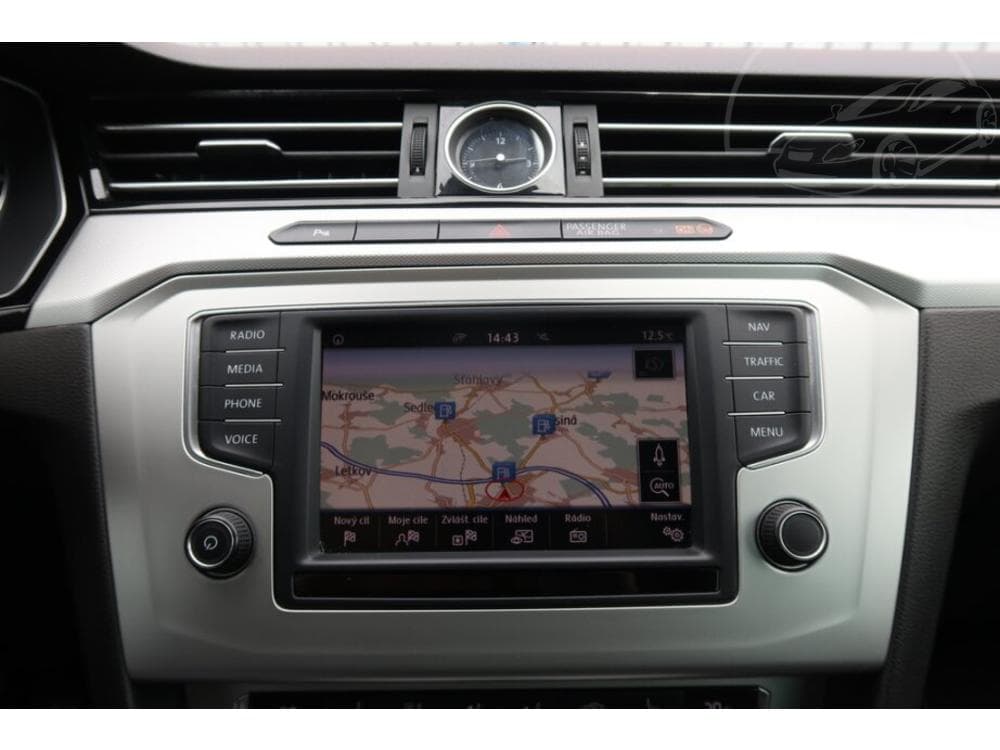 2016 Volkswagen PASSAT - 25