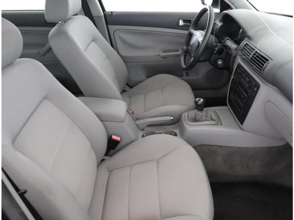 2004 Volkswagen PASSAT - 19