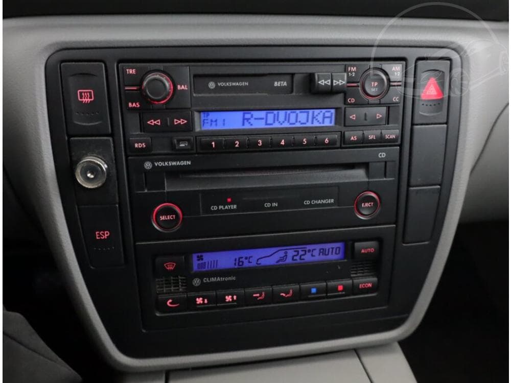 2004 Volkswagen PASSAT - 25