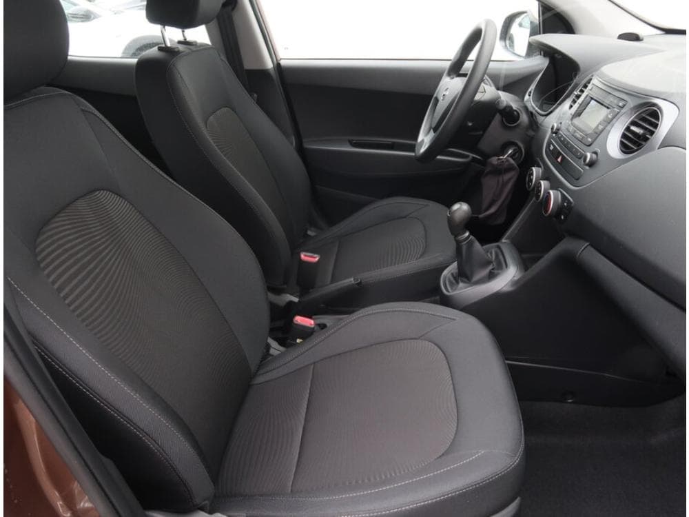 2017 Hyundai i10 - 17