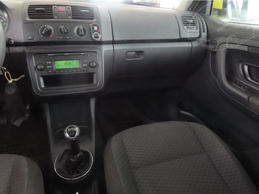 2011 Škoda FABIA - 8