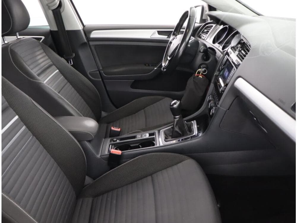 2015 Volkswagen GOLF - 17