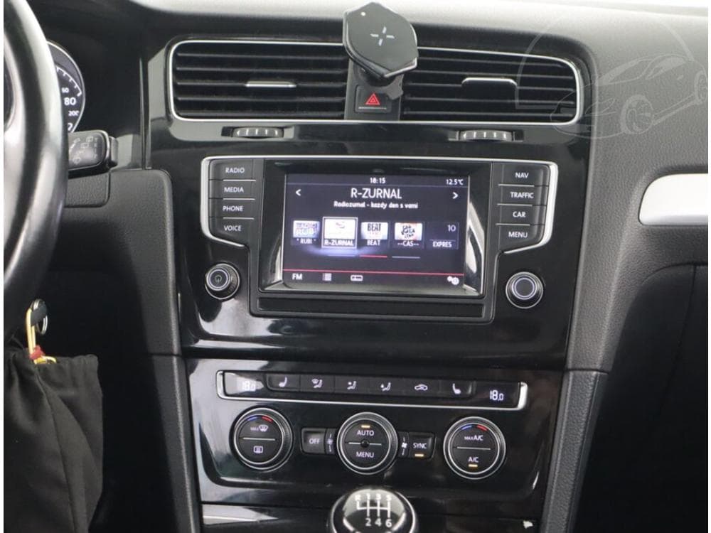 2015 Volkswagen GOLF - 23