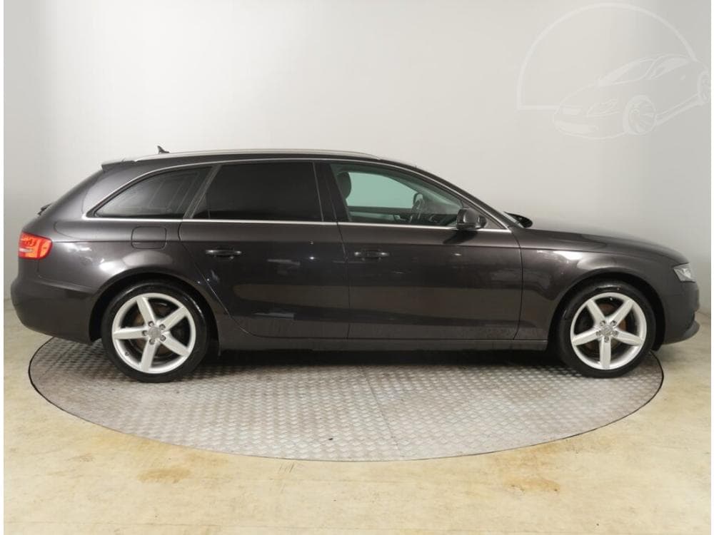 2010 Audi A4 - 11