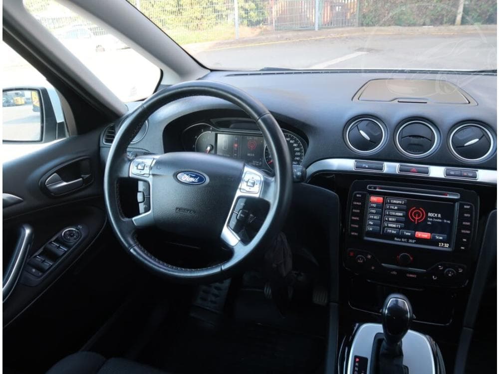 2011 Ford S-MAX - 13