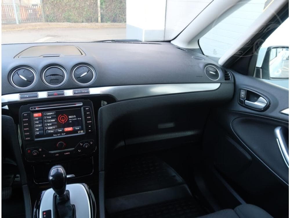 2011 Ford S-MAX - 15
