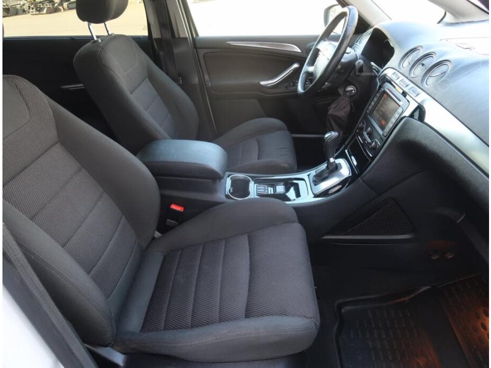 2011 Ford S-MAX - 17