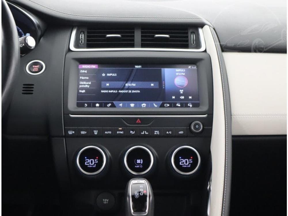 2019 Jaguar E-PACE - 12