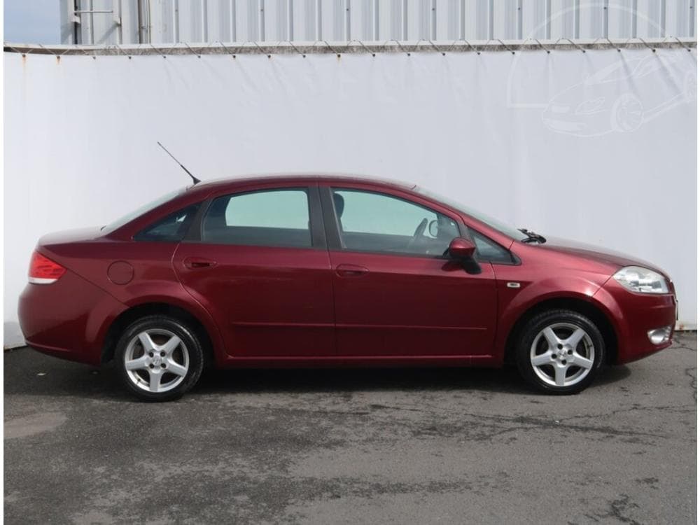 2010 Fiat LINEA - 11