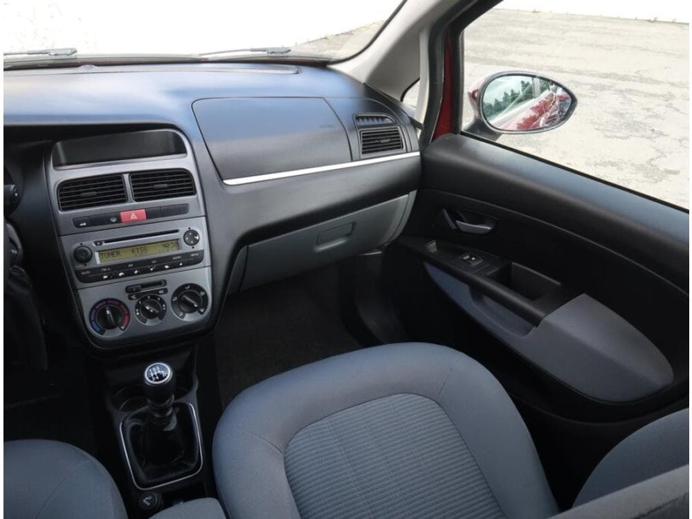 2010 Fiat LINEA - 15