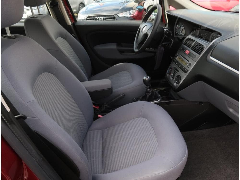 2010 Fiat LINEA - 17