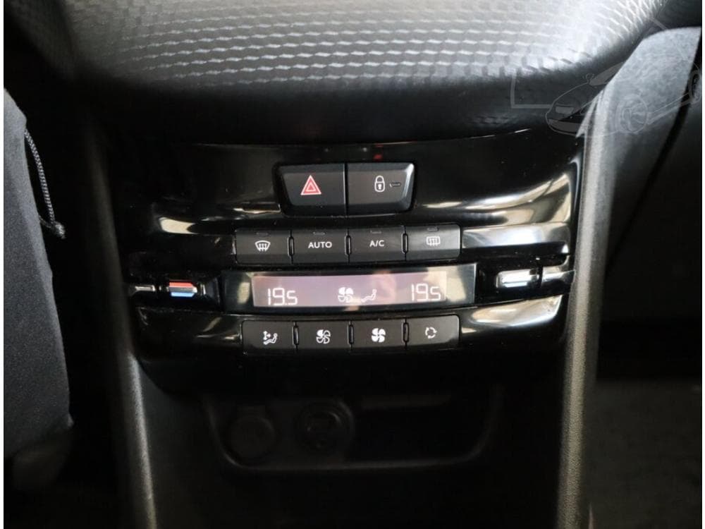 2016 Peugeot 2008 - 25