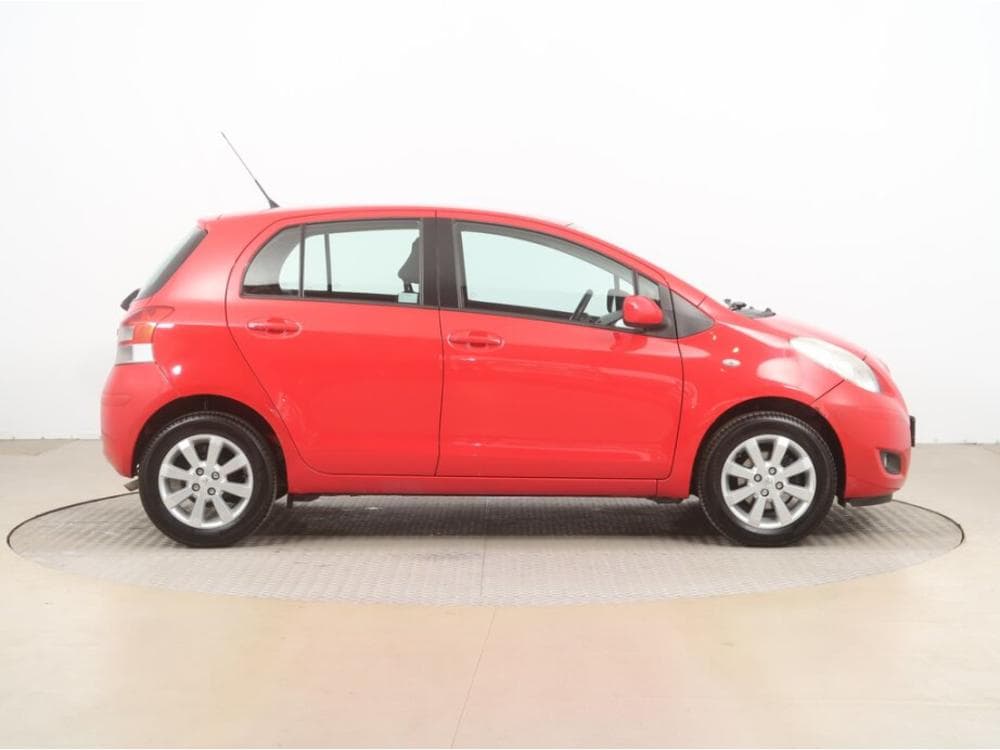 2010 Toyota YARIS - 6