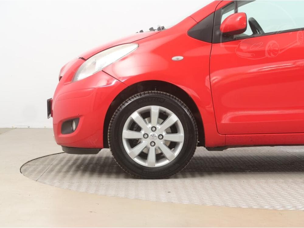 2010 Toyota YARIS - 12