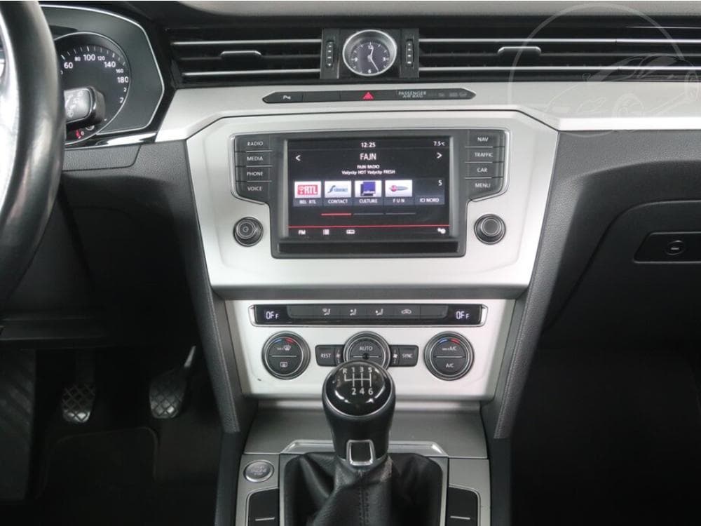 2014 Volkswagen PASSAT - 23