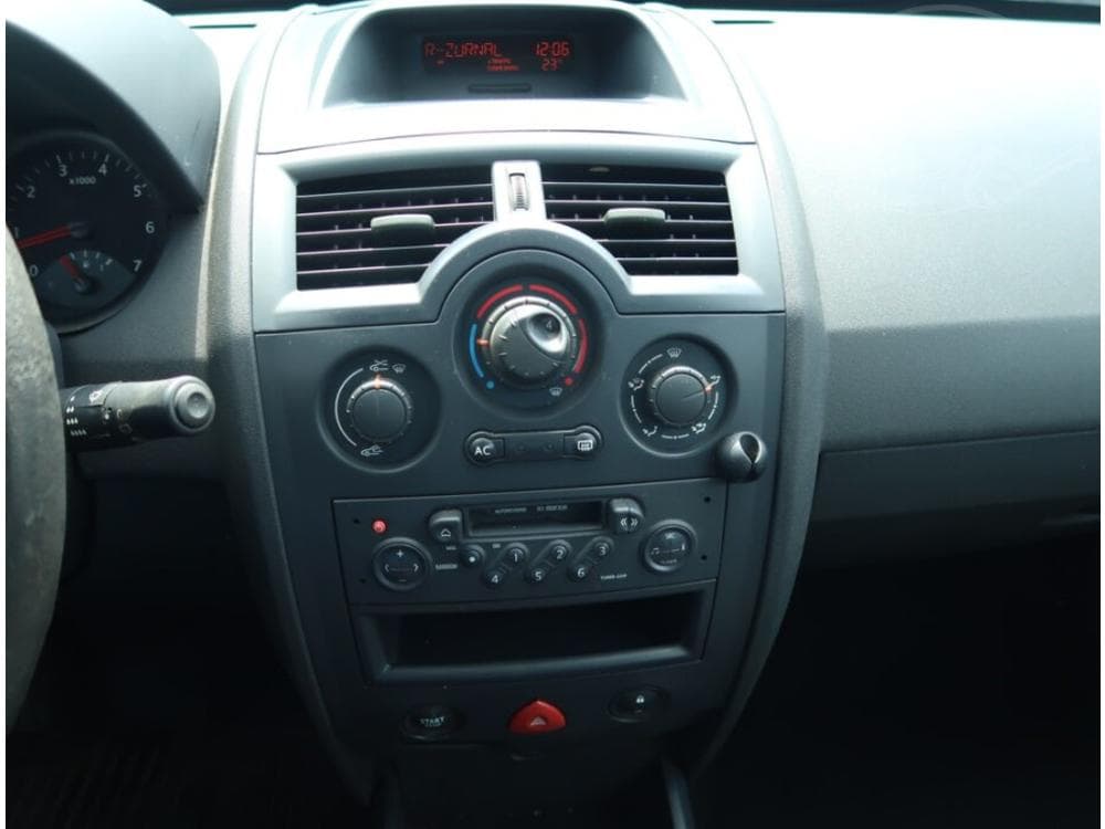2004 Renault MEGANE - 12