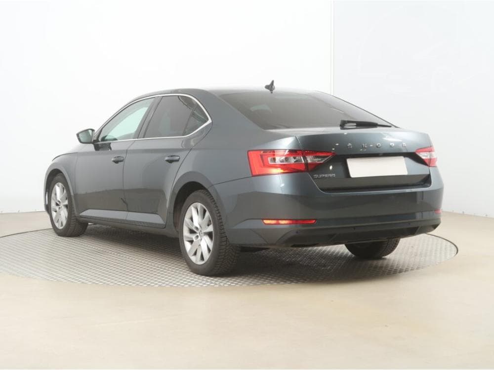 2020 Škoda SUPERB - 4