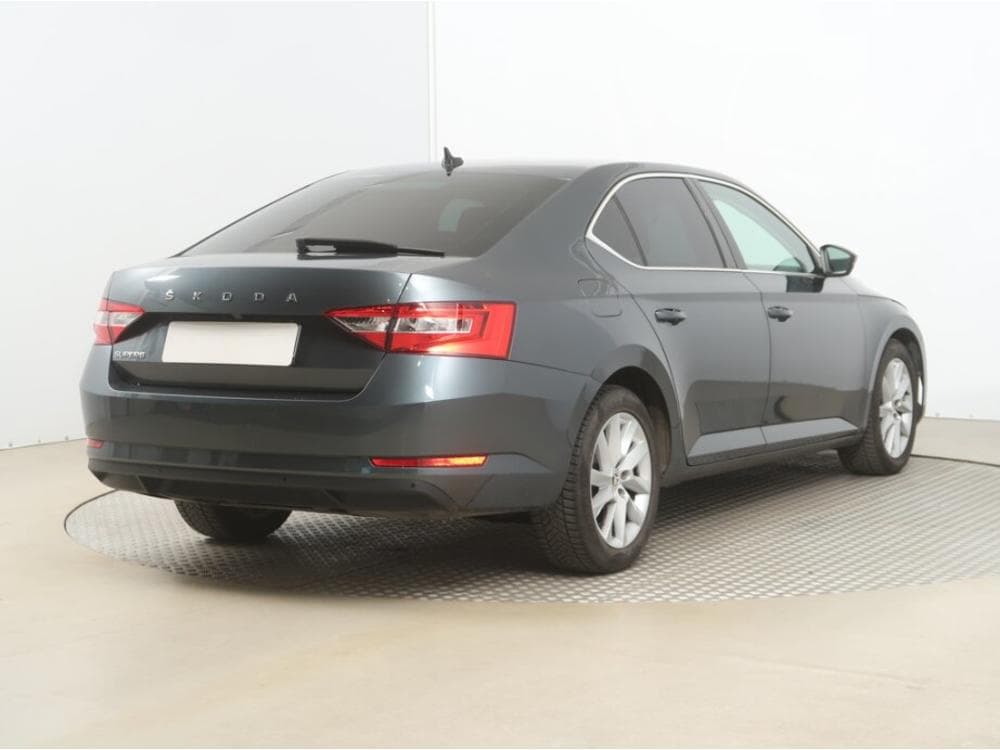 2020 Škoda SUPERB - 5
