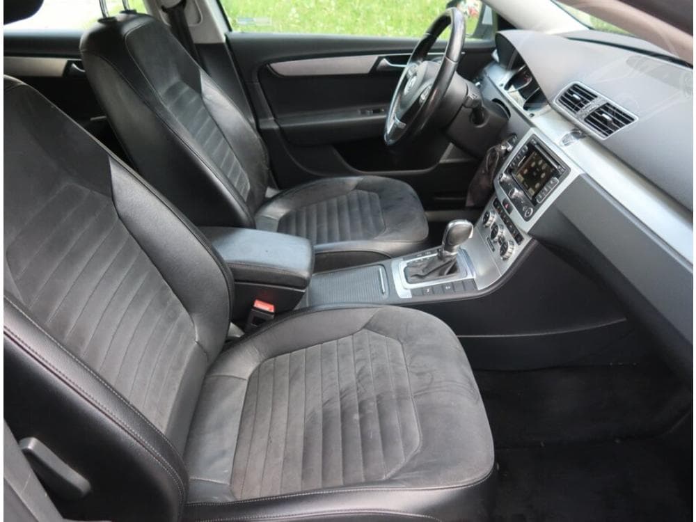 2014 Volkswagen PASSAT - 9
